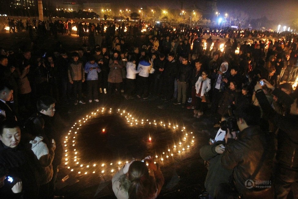 长春随车被盗婴儿遇害 数千市民自发悼念
