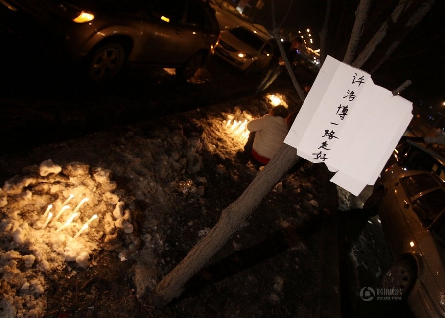 长春随车被盗婴儿遇害 数千市民自发悼念