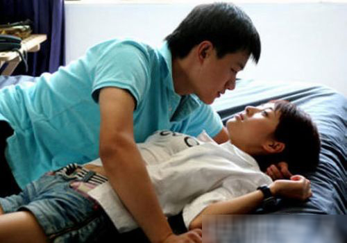 马伊琍昔日床照紧搂男方 拍亲热戏文章必探班(图)