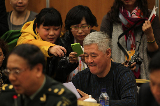 赵本山两会发言表情丰富 小品王建言俗文化