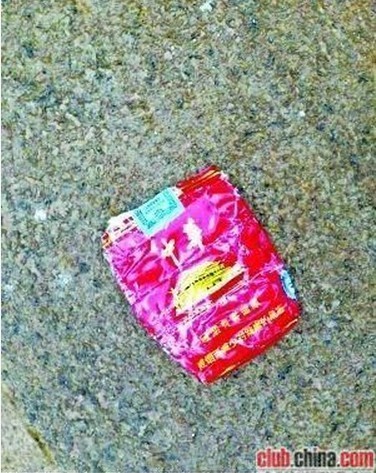 明星旅游奇葩遭遇：黄渤国外潜水遇“中华”烟盒