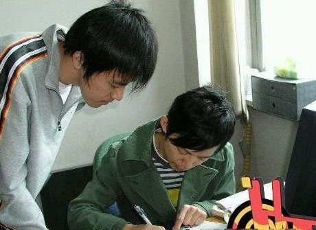 何炅晒与李维嘉17年前旧合照