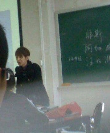 何炅晒与李维嘉17年前旧合照