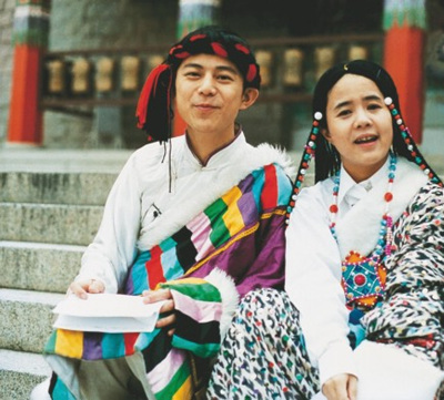 何炅晒与李维嘉17年前旧合照