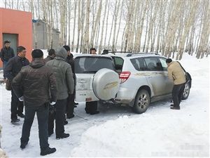 昨天上午，警方对被盗车辆进行勘察