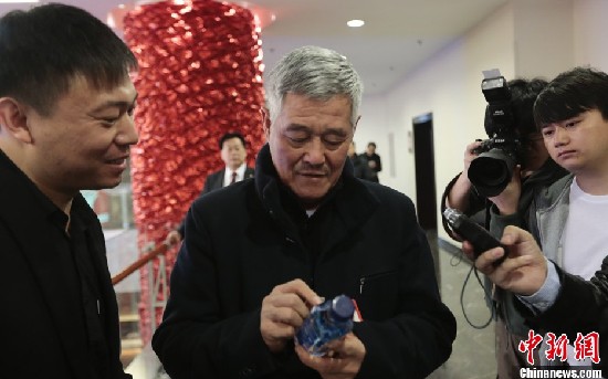 空瓶行动:赵本山莫言等文艺界代表在行动