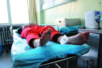 酒店玻璃门爆裂扎伤艺考女生 酒店玻璃门爆裂扎伤艺考女生