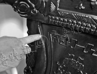 1.5万红木家具买回两月开裂 一查竟是冒牌货