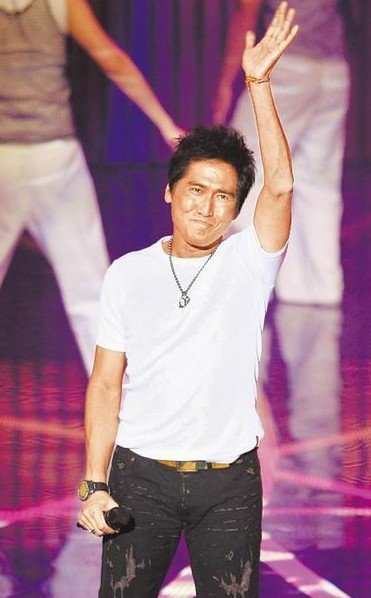 传46岁王祖贤息影11年将复出 获160万酬劳赴港