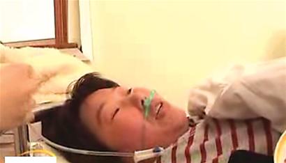 老师打7次电话救一家三口