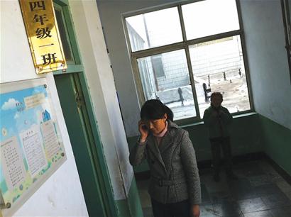 老师打7次电话救一家三口