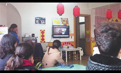 年轻父母心智不成熟 幼儿园7成娃称妈妈最爱玩手机