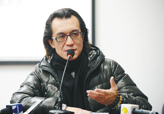 李咏离开央视内情：夫妻上下级为避嫌