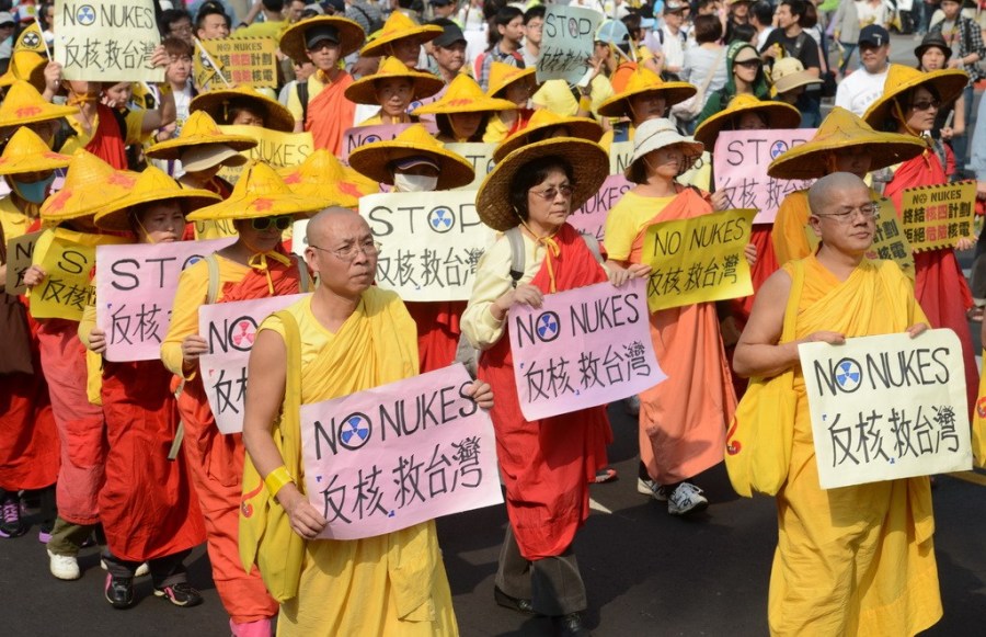 台湾举行反核大游行 众明星街头助阵