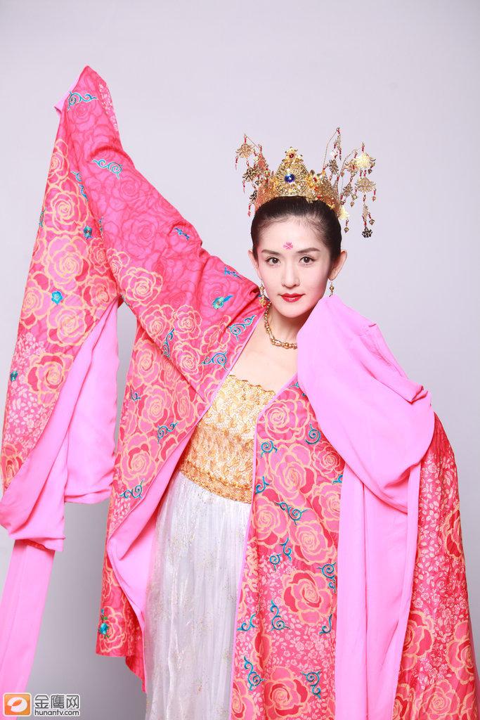 谢娜叫板章子怡变歌妓 瞿颖化身“宋祖英”(图)