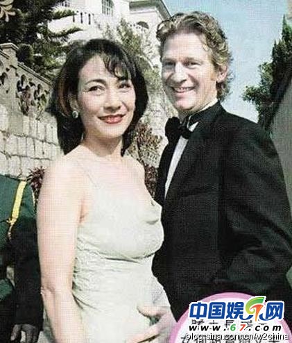 92岁赌王何鸿燊众女儿比美