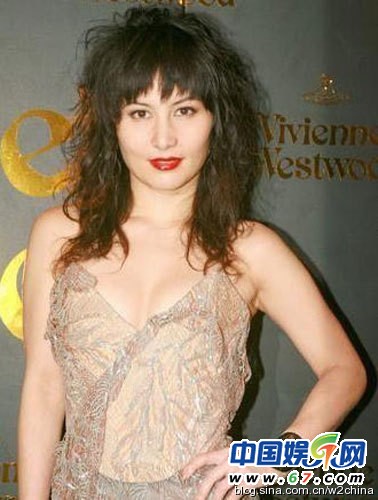 92岁赌王何鸿燊众女儿比美