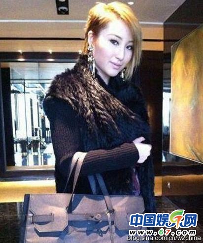 92岁赌王何鸿燊众女儿比美