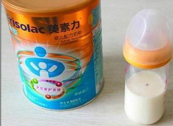 美素力奶粉吃出甲虫 客服称证明是荷兰的才赔
