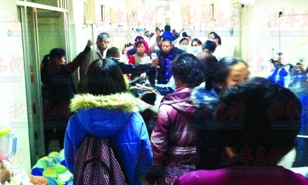 青医附院上演疯狂的病床 病号走廊里住9天