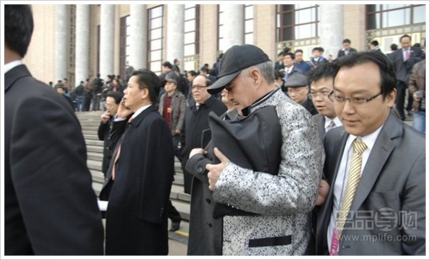 两会明星时尚潮物盘点