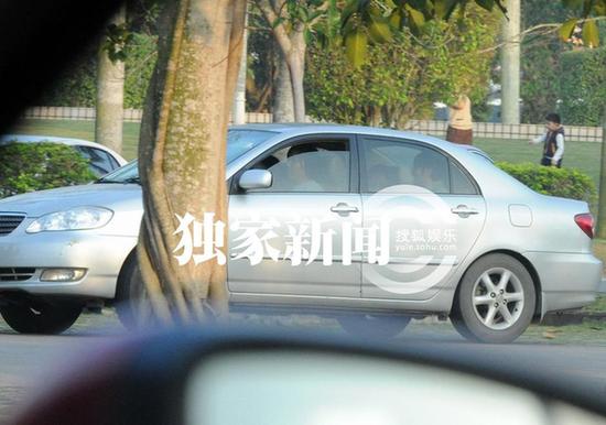 董洁被曝与王大治赴三亚游玩