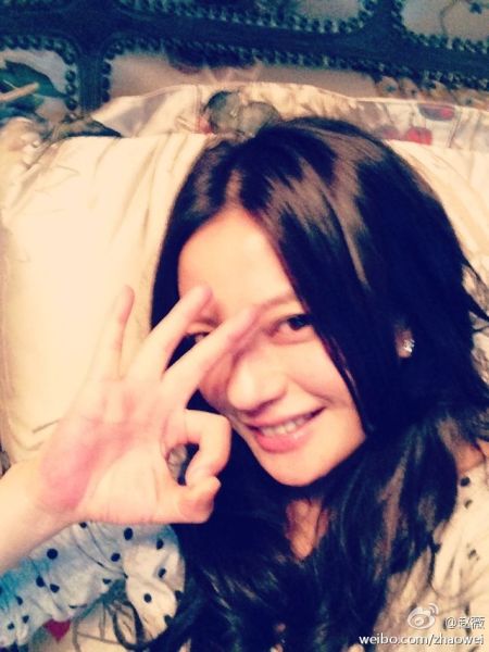 赵薇庆37岁生日发卖萌美照 网友：好清纯(组图)