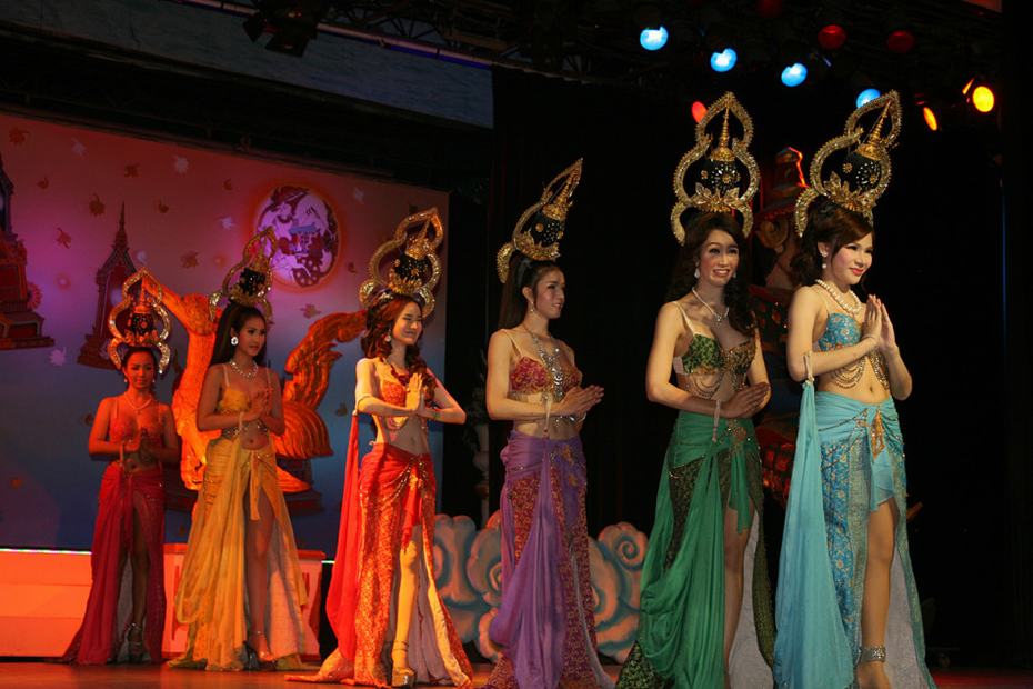 泰国曼谷人妖表演秀惊艳四座 豪乳美腿秒杀国内超模