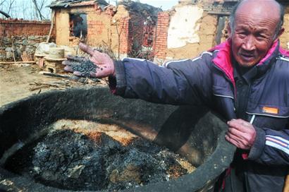 村民烧荒引大火烧毁10多栋房