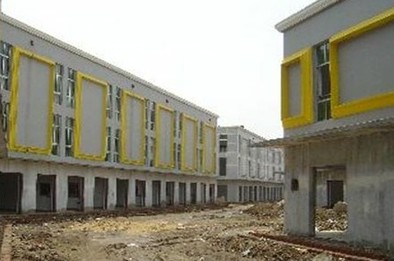 9年未交房青岛上千业主被套 香港城沦为废城