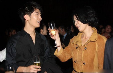 做派大胆女星：张柏芝调戏撒贝宁 ELLA强吻余文乐