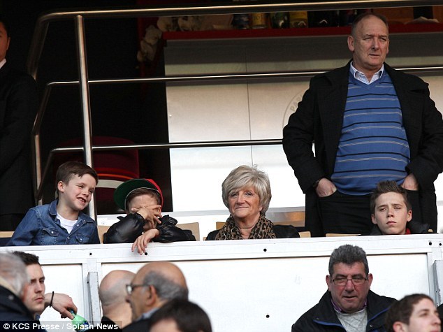 辣妹全家出动观法甲