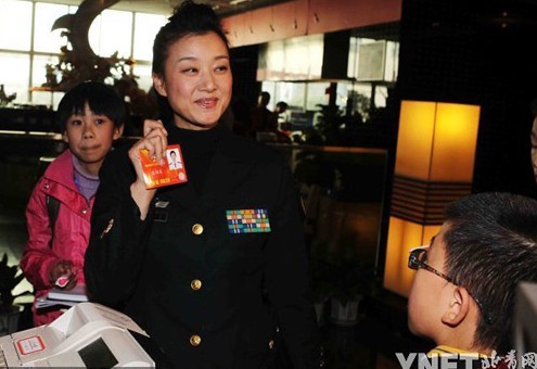 两会明星委员潮装上阵