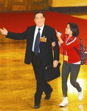 铁道部部长盛光祖被拦下，欣然接受采访