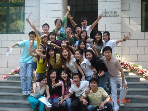 文章初恋女友曝光 揭明星大学时恋爱那些事