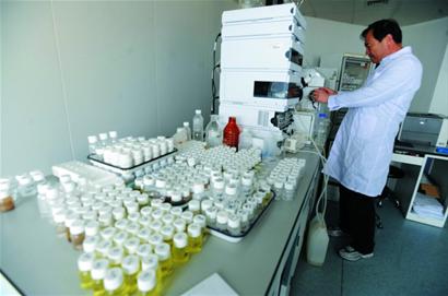 洋奶粉验身 得“串”10个门