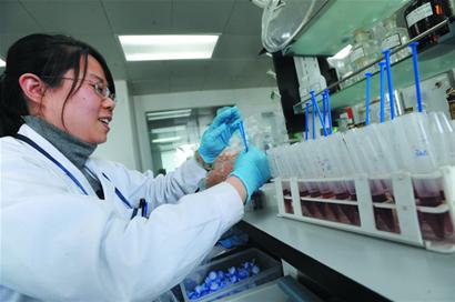 洋奶粉验身 得“串”10个门