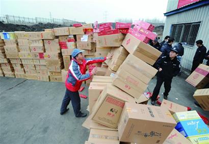 我市昨销毁一批假冒卷烟 970万支假烟送进热电厂焚烧发电3000度 我市昨销毁一批假冒卷烟 970万支假烟送进热电厂焚烧发电3000度