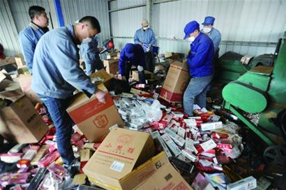 我市昨销毁一批假冒卷烟 970万支假烟送进热电厂焚烧发电3000度 我市昨销毁一批假冒卷烟 970万支假烟送进热电厂焚烧发电3000度