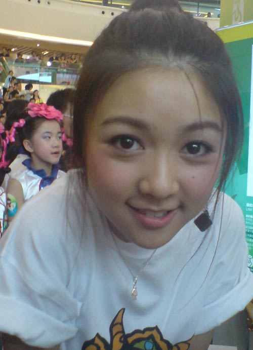 薛凯琪被曝曾整容眼睛变大脸型瘦长鼻子挺组图