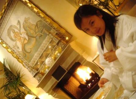 王珂拍刘涛怀孕素颜照 送24K金手机