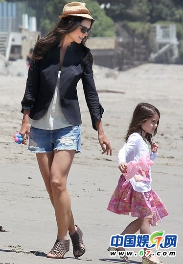 小苏瑞奢华生活街拍不重样 网友：投胎是门技术活