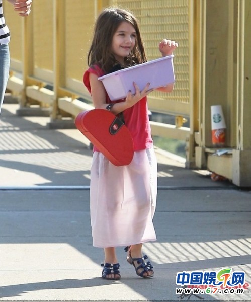 小苏瑞奢华生活街拍不重样 网友：投胎是门技术活