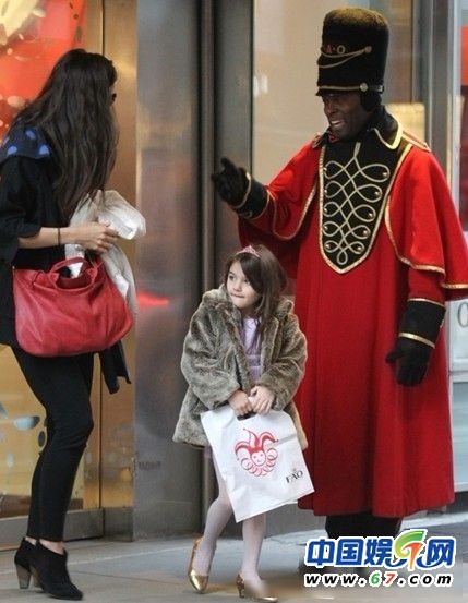 小苏瑞奢华生活街拍不重样 网友：投胎是门技术活