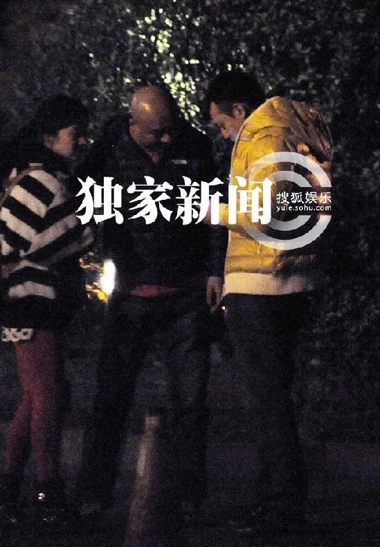 追星：董洁王大治公寓激吻相拥似热恋 周晓欧携新欢同归