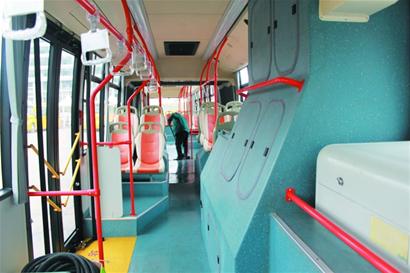 岛城最长公交试跑 岛城最长公交试跑