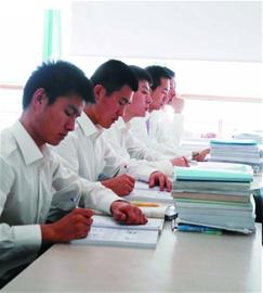 想冲上云霄?自掏学费80万 想冲上云霄?自掏学费80万