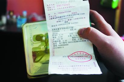 市民反映五星电器标价虚高 记者暗访购物标价468元的耳机砍掉330元