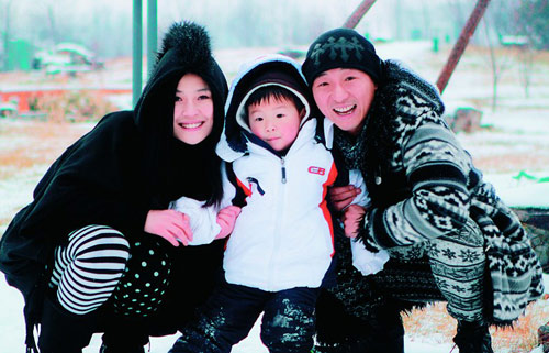 周晓鸥一家三口
