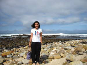 两会冷艳美女翻译走红 高中时就有人说其像赵薇